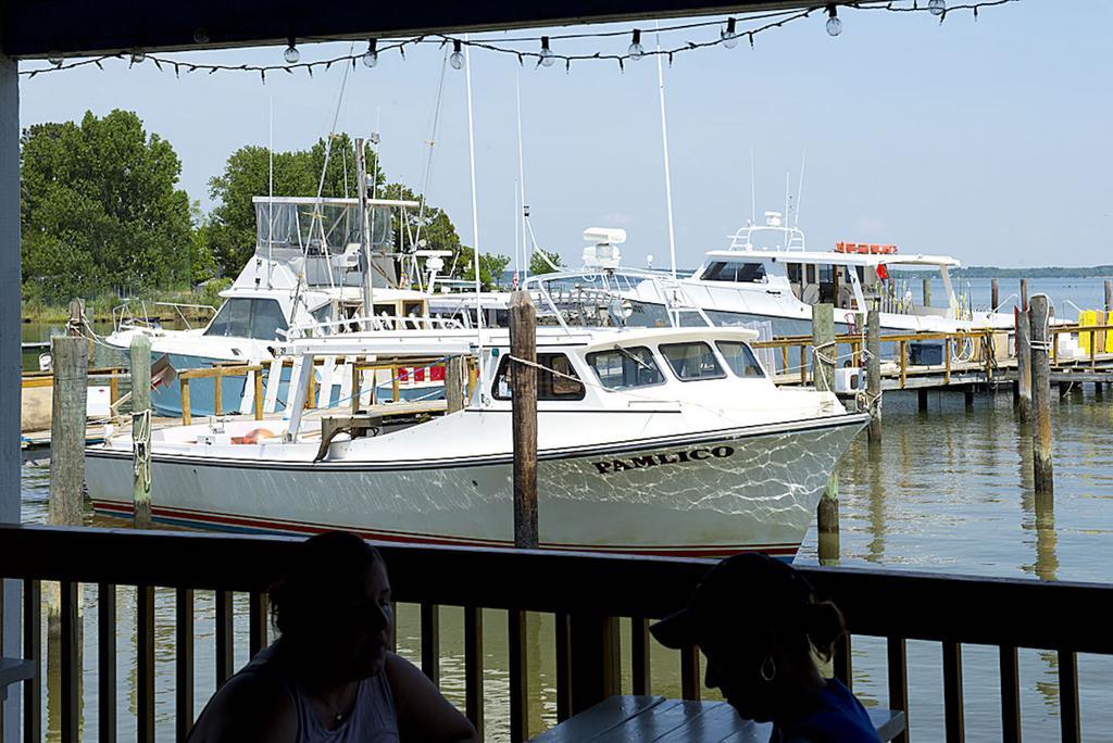 Chesapeake House Tilghman Island Esterno foto